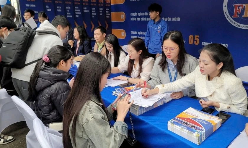 17 điểm khối A00 nên chọn trường nào