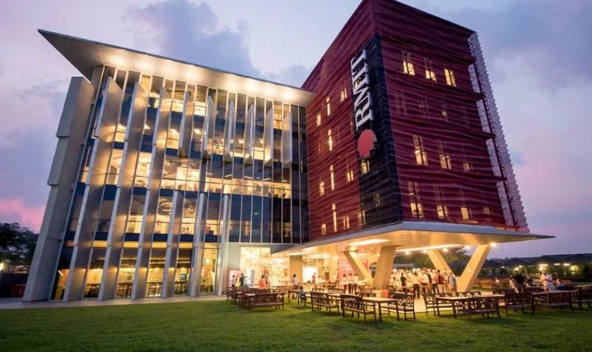 Cân nhắc điều kiện tài chính và môi trường học