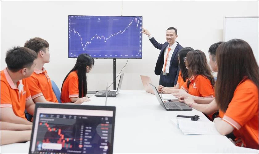 Tìm hiểu 19 điểm khối C01 nên chọn trường nào