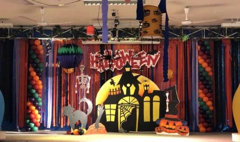 Có nên trang trí sân khấu Halloween vào dịp lễ cuối năm nay