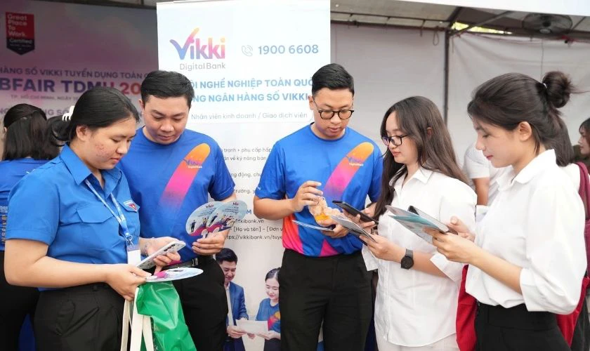 Phân tích cơ hội nghề nghiệp và kết nối doanh nghiệp