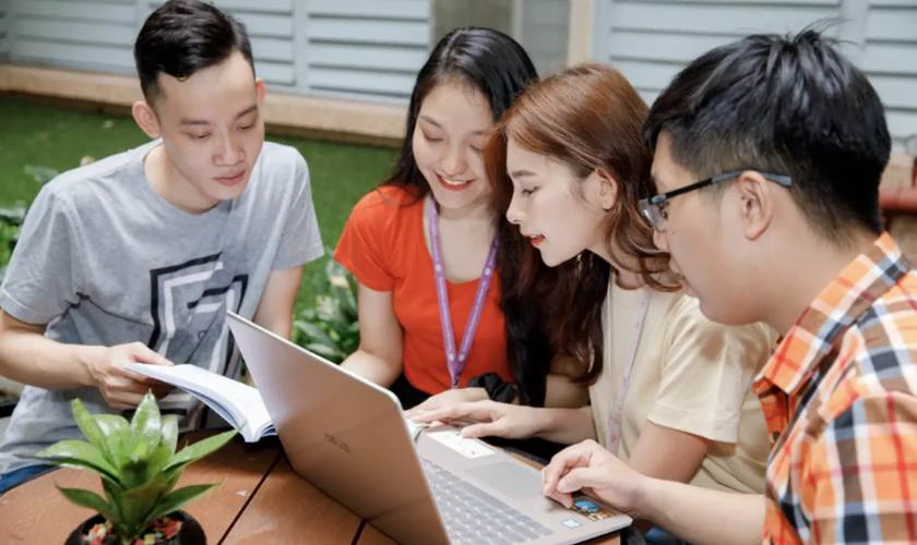 20 điểm khối C03 nên chọn trường nào