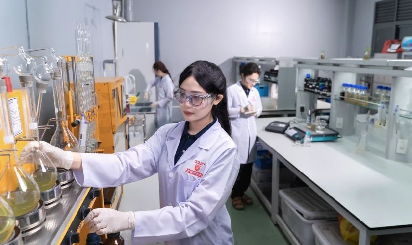 20 điểm khối D07 nên chọn trường nào