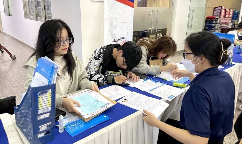 Học phí và điều kiện tài chính