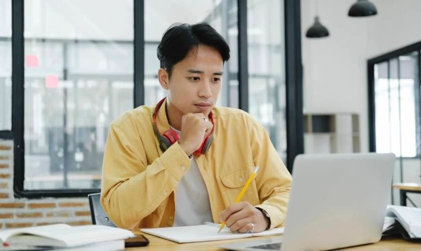 26 điểm khối C01 nên chọn trường nào