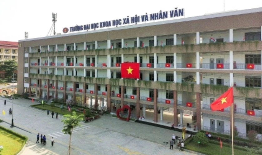 27 điểm khối C00 nên chọn trường công hay trường tư?
