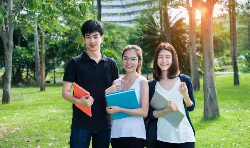 27 điểm khối C01 nên chọn trường nào