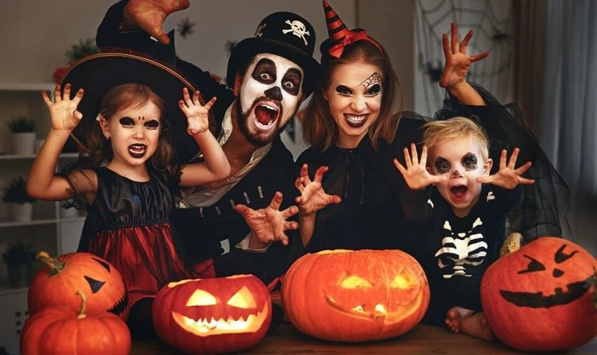 Tổ chức tiệc hóa trang trong ngày Halloween