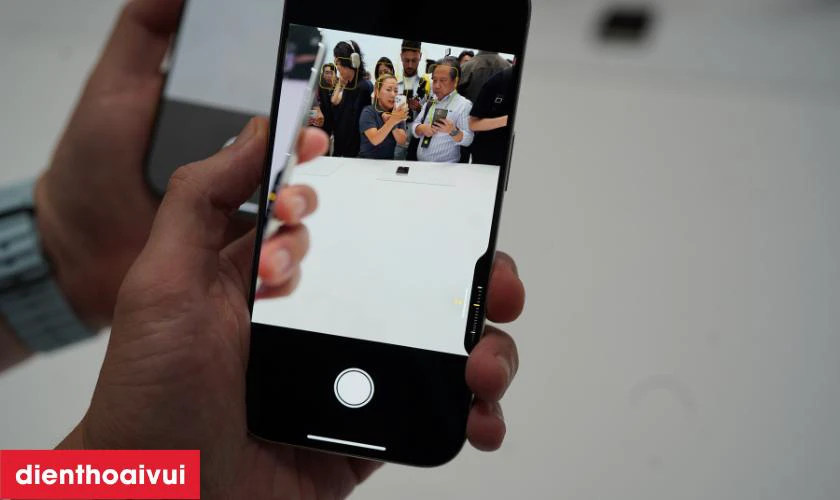 Camera chất lượng cao với nhiều tính năng chuyên nghiệp