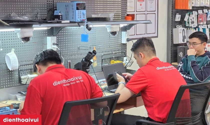 Quy tr&igrave;nh thay vỏ Samsung Galaxy Note 8 lấy liền tại Điện Thoại Vui