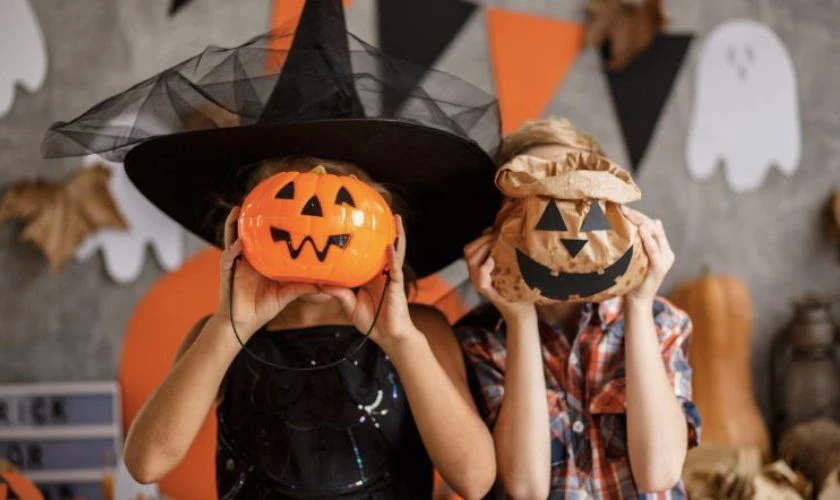 Mẫu hóa trang Halloween với quả bí ngô cực đẹp