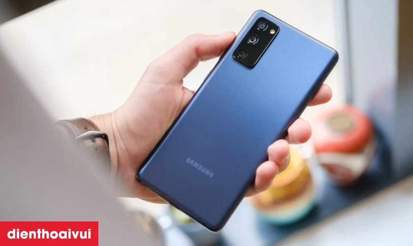 C&oacute; n&ecirc;n mua Samsung Galaxy S20 - Cũ đẹp hay kh&ocirc;ng?&nbsp;