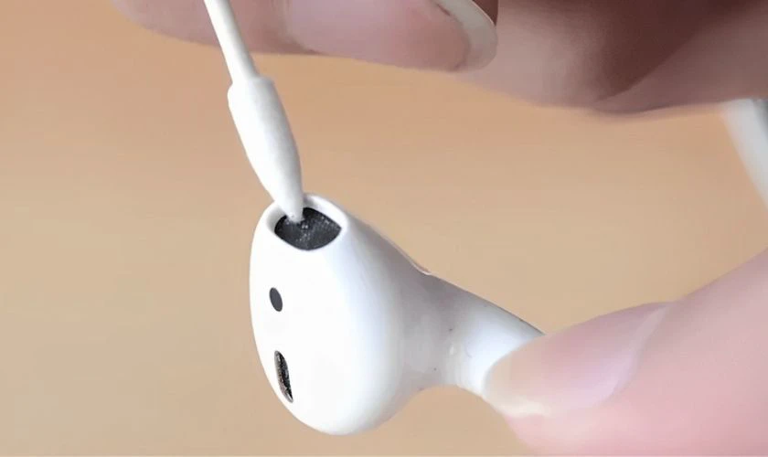 Cách vệ sinh tai nghe Earbuds chi tiết