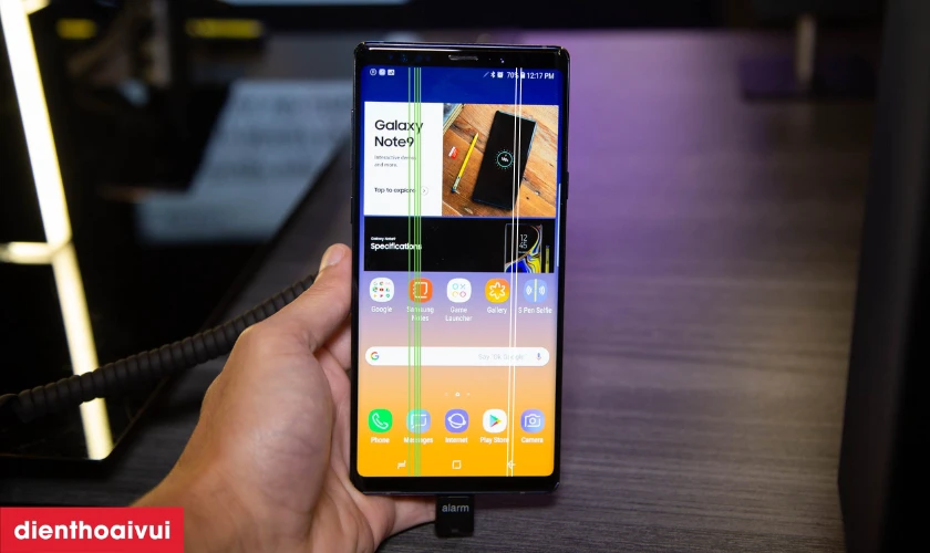 M&agrave;n h&igrave;nh Samsung Note 9 bị sọc nặng