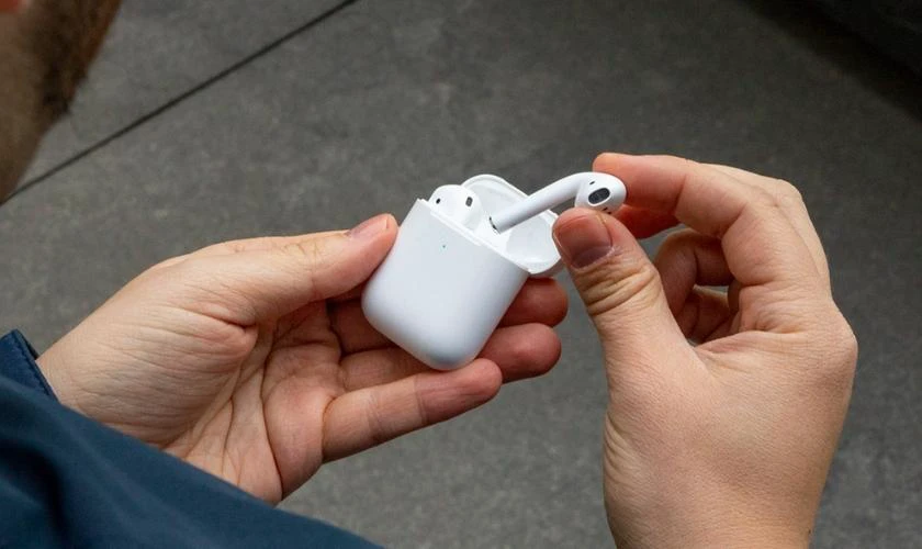 Dấu hiệu nhận biết AirPods sạc không vào pin 1 bên