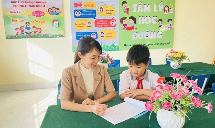 Ảnh ngày Nhà giáo Việt Nam tại trường học đẹp