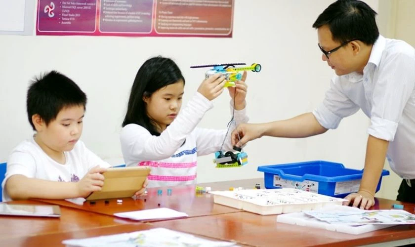 Ảnh 20/11 về người thầy tại trường học đẹp