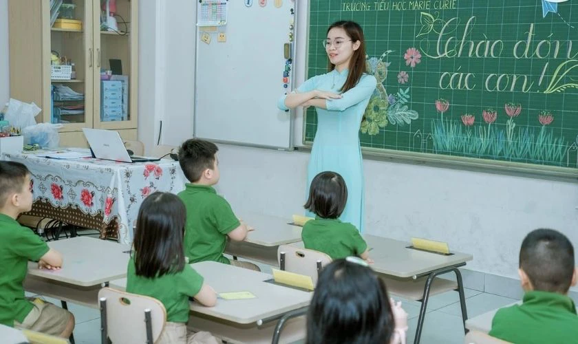 Ảnh đẹp về cô giáo 20/11 - người lái đò tận tụy