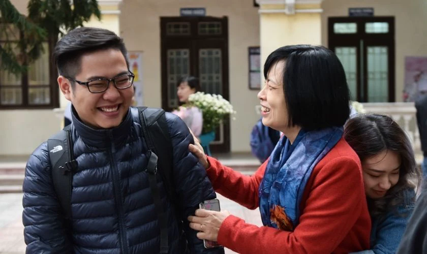 Học trò gặp lại cô