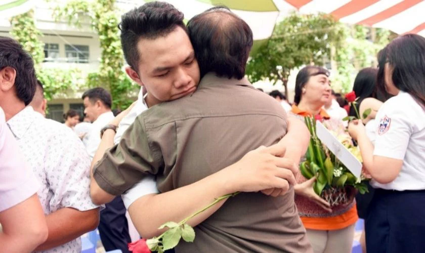 Buổi chia tay thầy cô đầy xúc động