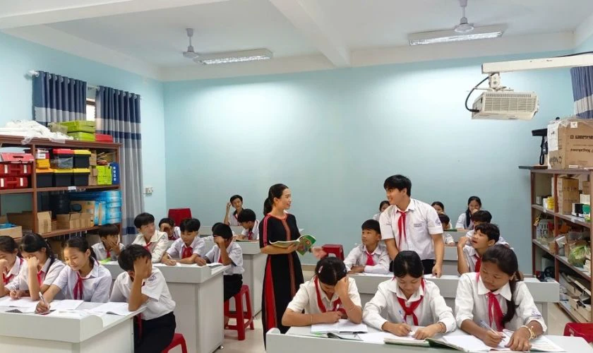 Hình ảnh đẹp nhất tri ân thầy cô ngày Nhà giáo Việt Nam