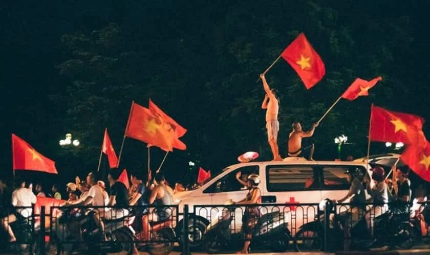 Ảnh cờ Việt nam 30/4 tung bay phấp phới mới nhất