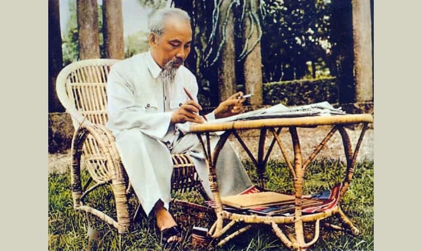 Ảnh Bác Hồ 30/4 uy nghiêm mới