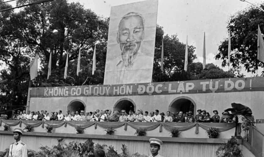 Hình ảnh ngày Giải phóng miền Nam ấn tượng