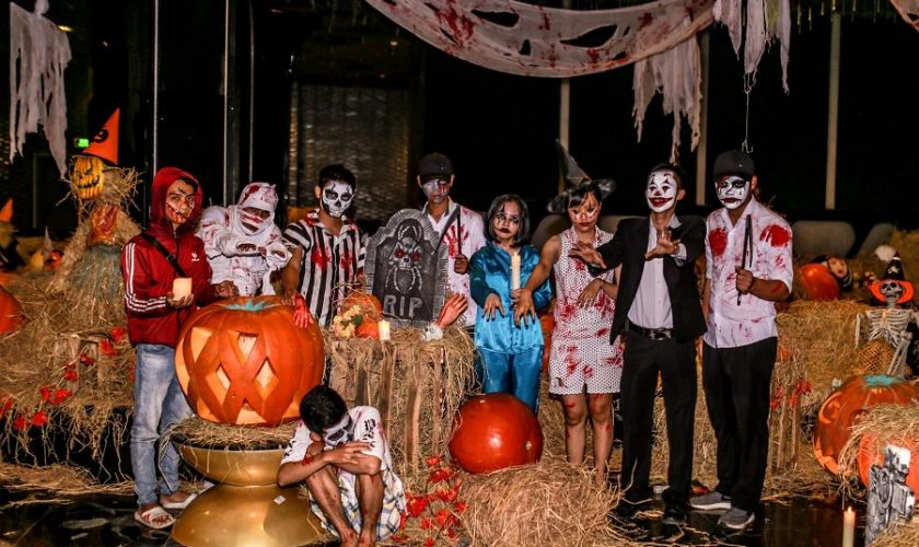 Hình ảnh Halloween đáng sợ, máu me