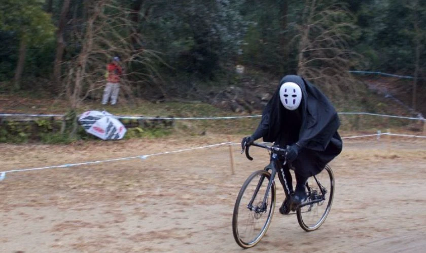 Vô diện đạp xe buổi sáng