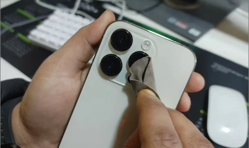 Vệ sinh cụm camera thường xuyên