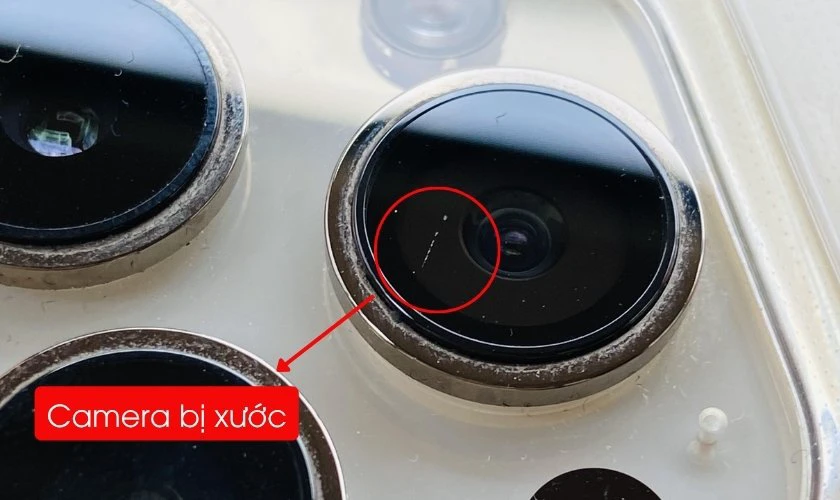 Ống kính camera bị xước, bụi hoặc mờ