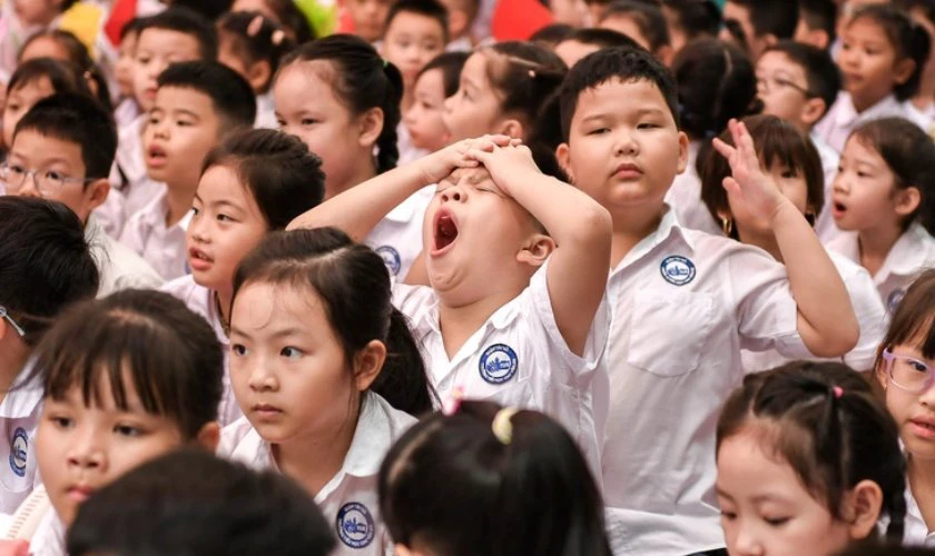 Học sinh tiểu học ngày khai giảng