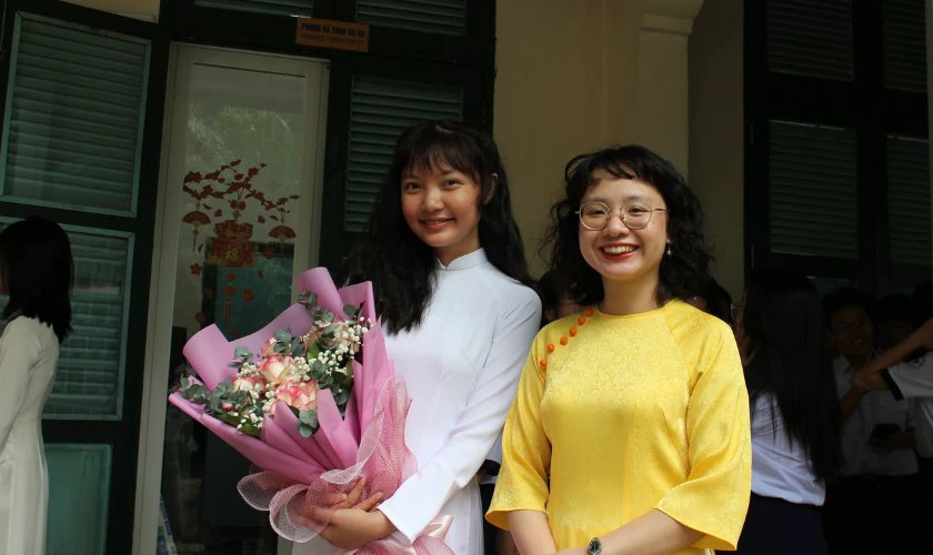 Ảnh tựu trường giáo viên và học sinh