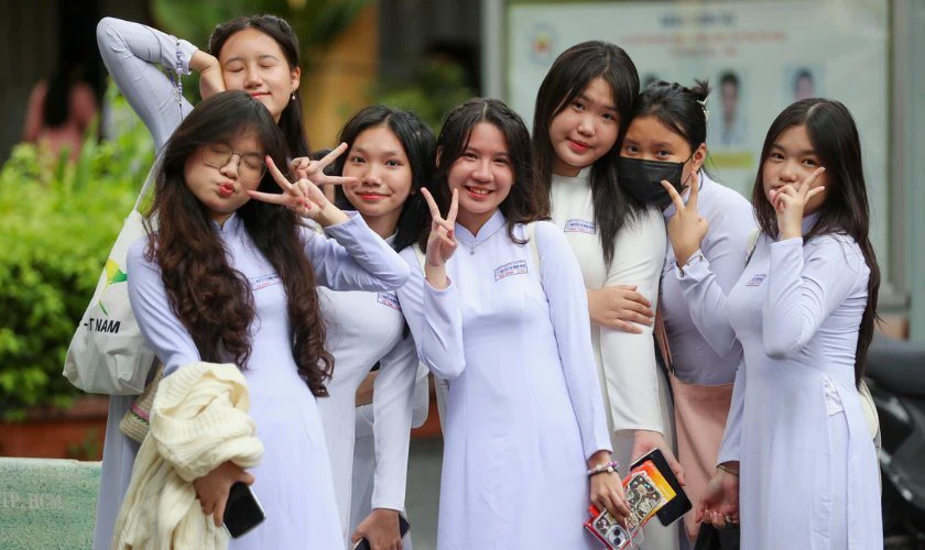 Ảnh các bạn học sinh vui vẻ