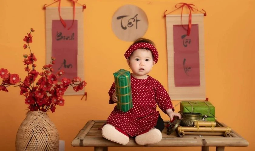 Bé và đòn bánh tét