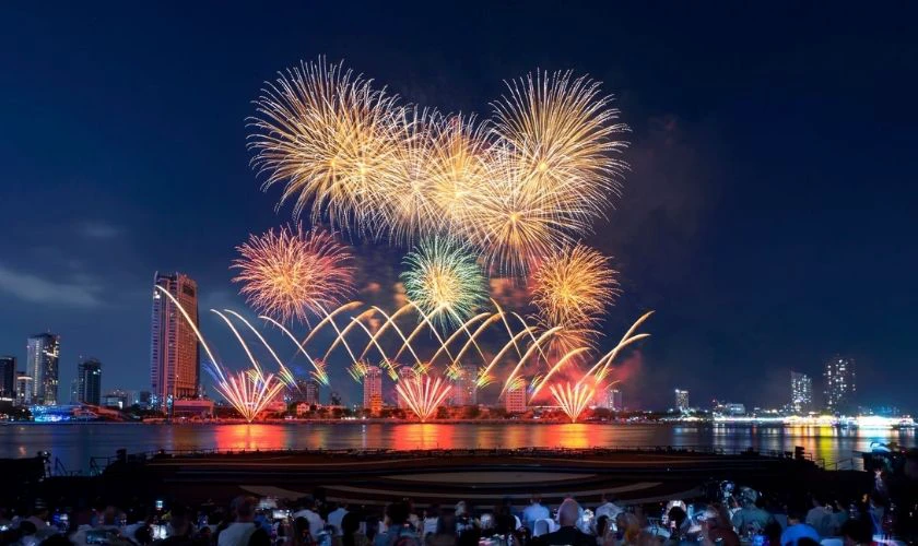 Ảnh pháo hoa Tết 2026 mừng năm mới Bính Ngọ đẹp