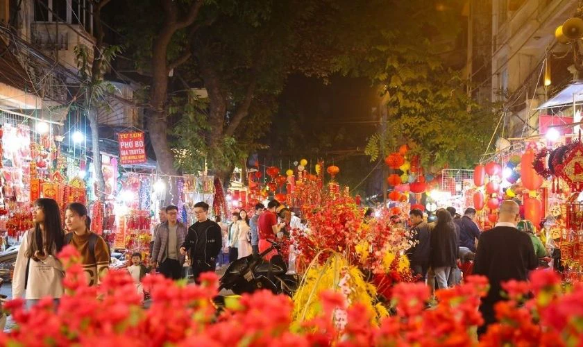 Phiên chợ Tết đông vui, nhộn nhịp