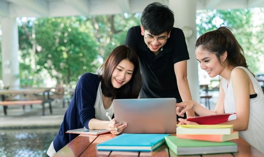 App luyện thi đánh giá năng lực 2025 có lợi ích gì?