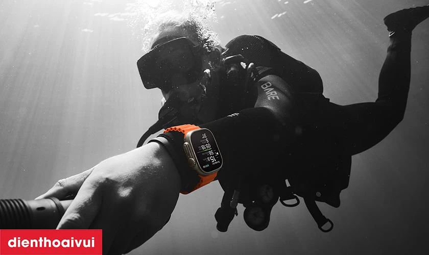 Khám phá biển khơi với khả năng chống nước của Apple Watch Ultra cũ 