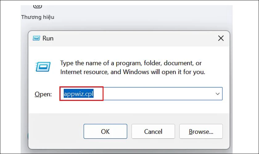 Gõ appwiz.cpl và nhấn Enter để mở Programs and Features