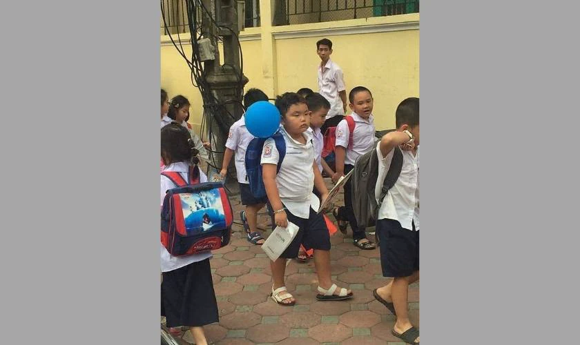 Meme ngày đầu tiên đi học