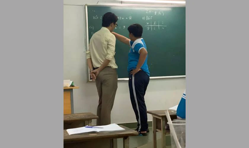 Thầy và học sinh hài hước