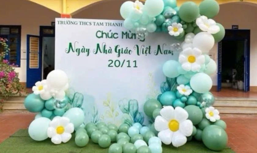 Mẫu trang trí backdrop 20/11 ấn tượng
