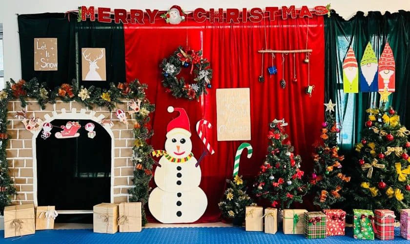 Backdrop Noel cho trường mầm non