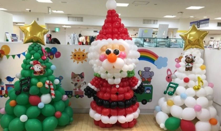 Backdrop Noel cho trường mầm non bằng bóng