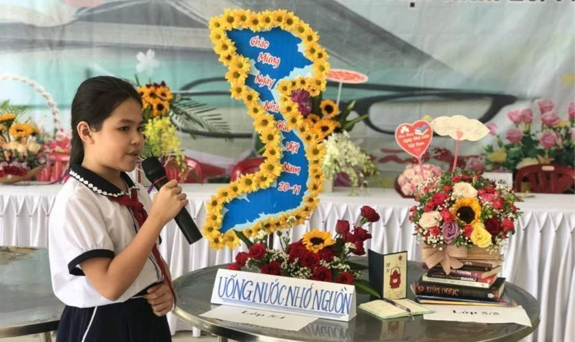 Bài thuyết trình cắm hoa hồng 20/11 cần có những nội dung gì?