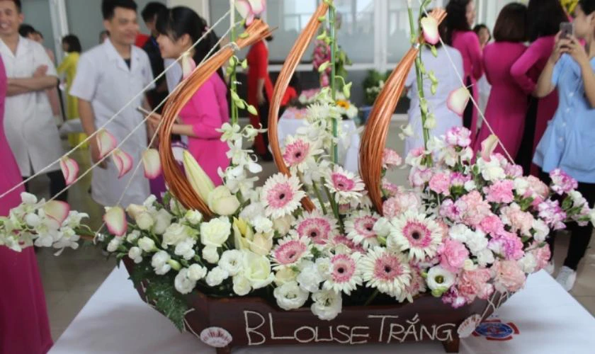 Bài thuyết trình cắm hoa hồng 20/11 chủ đề Thuyền tri thức