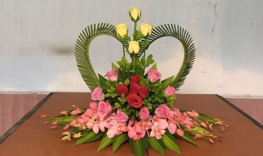 Bài thuyết trình cắm hoa hồng 20/11 theo chủ đề