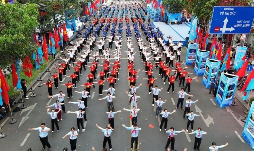 Bài thuyết trình: Dấu lặng sau bản trường ca lịch sử